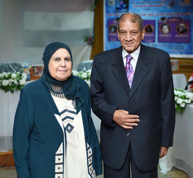 سميرة حسن الأم المثالية في بورسعيد وزوجها
