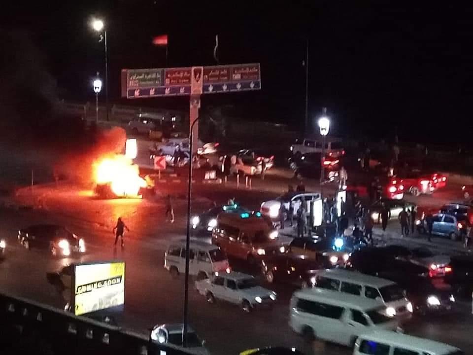 النيران تلتهم سيارة على كورنيش الإسكندرية