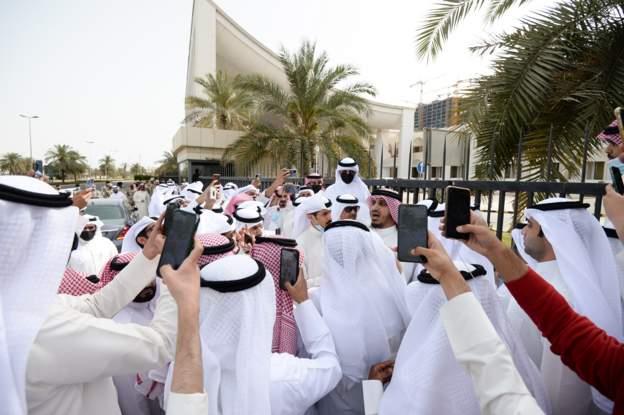 احتجاجات أمام مجلس الأمة الكويتي