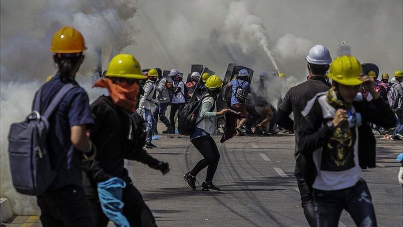 اندلعت اشتباكات جديدة بين الشرطة والمتظاهرين في يا