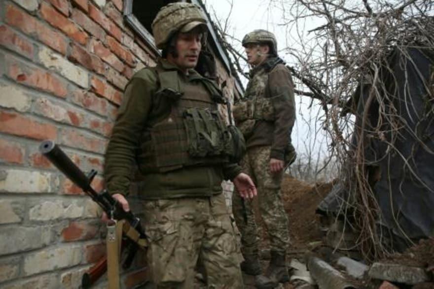  جنود أوكرانيون في دانيسك بتاريخ 12 نيسان/أبريل 20