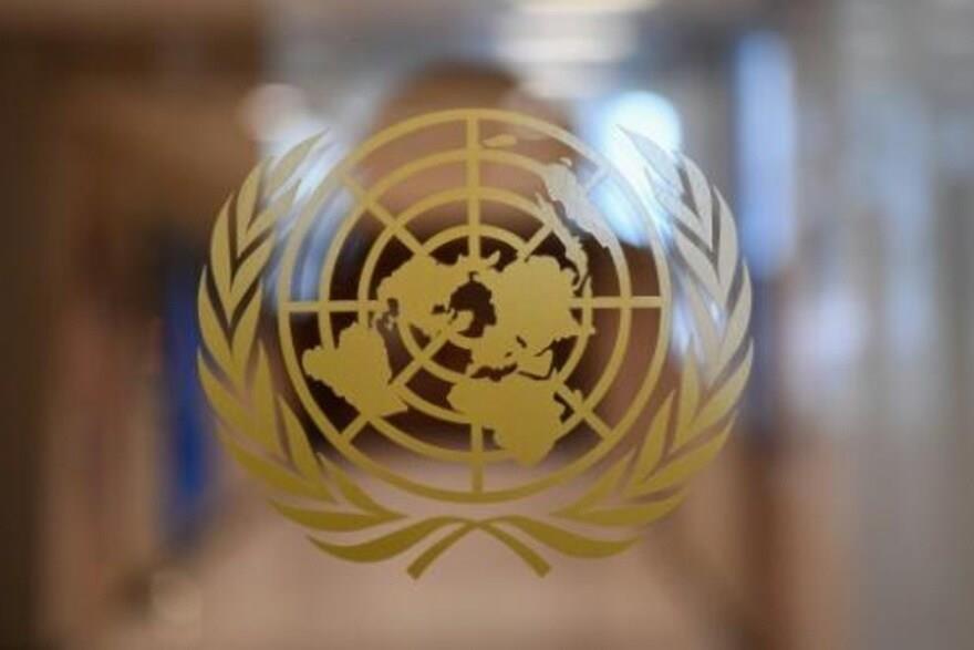  شعار الأمم المتحدة داخل مقرها في نيويورك بتاريخ 2