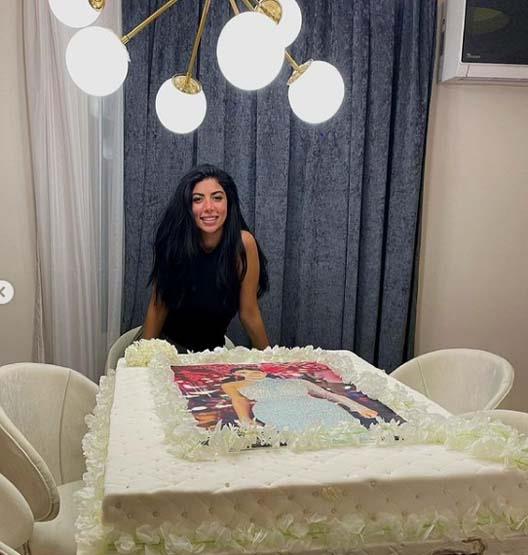 كارولين عزمي 2