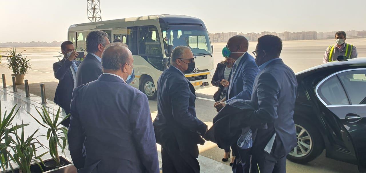 رئيس ''كاف'' الجديد يصل القاهرة لحضور قرعة دوري ال
