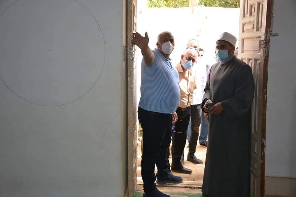محافظ الوادي الجديد يتفقد مسجد ميتالكو