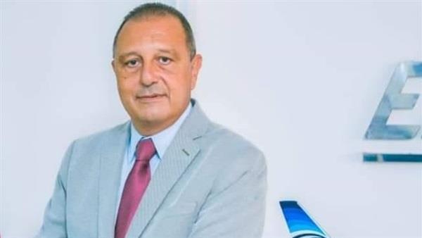 الطيار عمرو أبو العينين رئيس الشركة القابضة لمصر ل