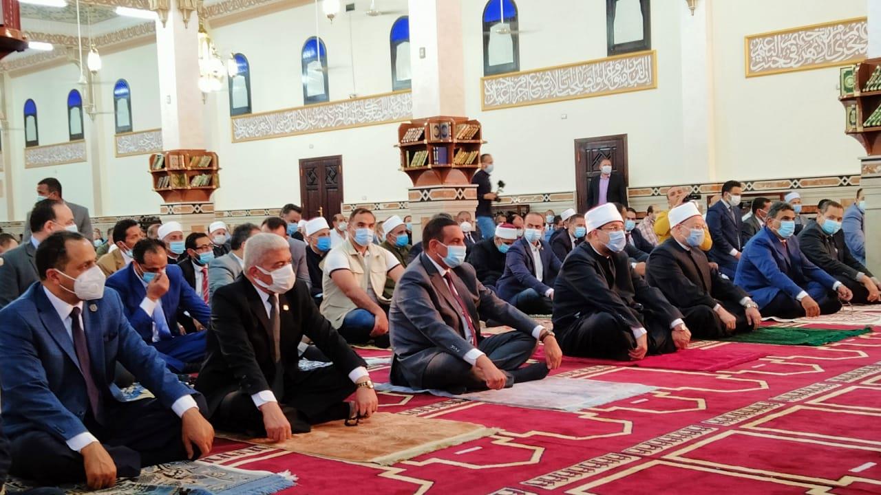 وزير الأوقاف ومحافظ البحيرة يفتتحان 15 مسجدًا بالم