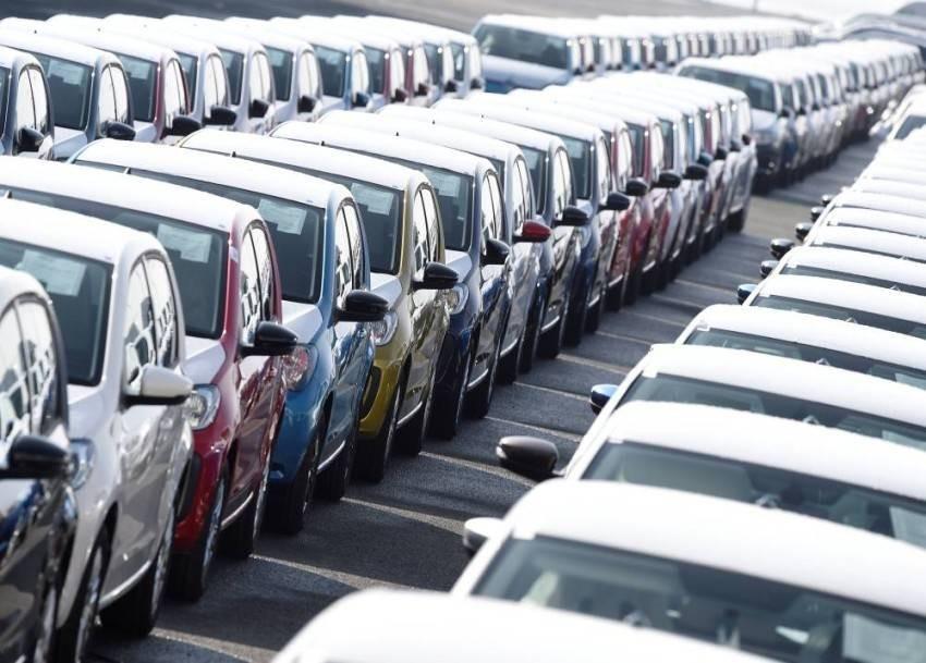 شركات في كوريا الجنوبية تستدعي نحو 14 ألف سيارة