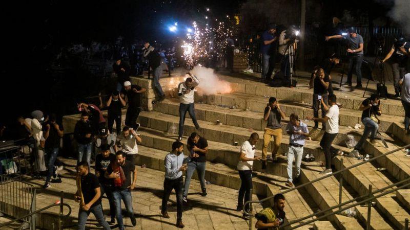 أطلقت الشرطة الإسرائيلية القنابل الصوتية على الفلس