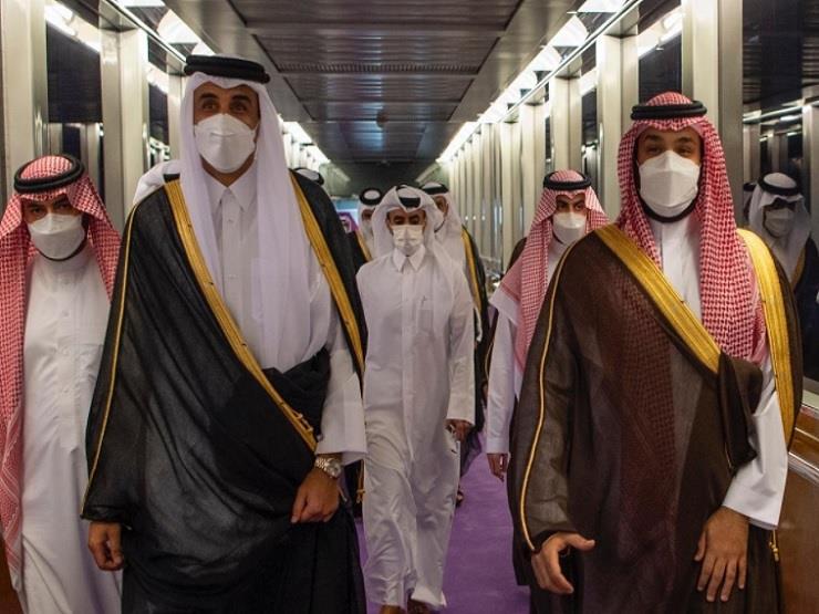 ولي العهد السعودي يستقبل أمير قطر بالمطار