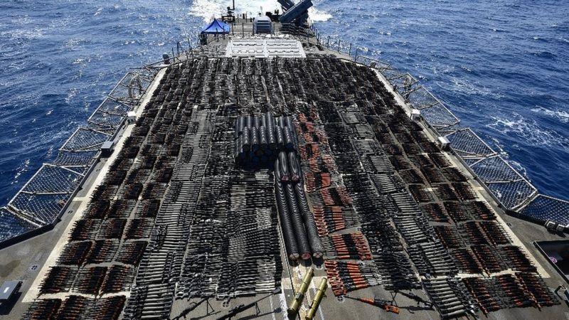 نشرت البحرية الأمريكية صورا لمخزن ضخم للأسلحة غير 