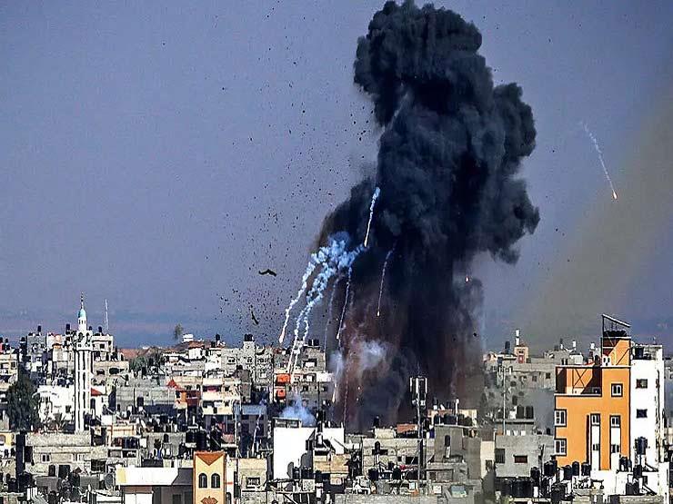 دخان يتصاعد من قطاع غزة بعد قصف إسرائيلي