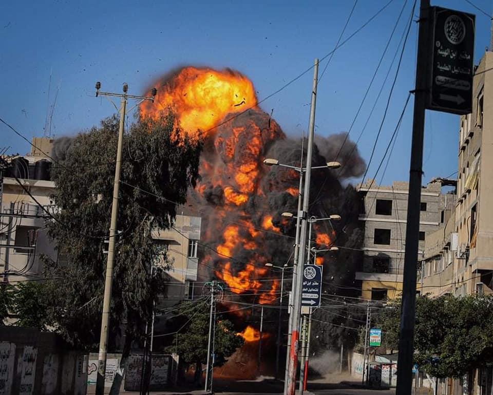 قصف غزة بصواريخ الاحتلال