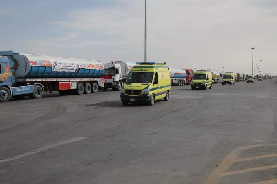 سيارات إسعاف لاستقبال المصابين الفلسطينيين