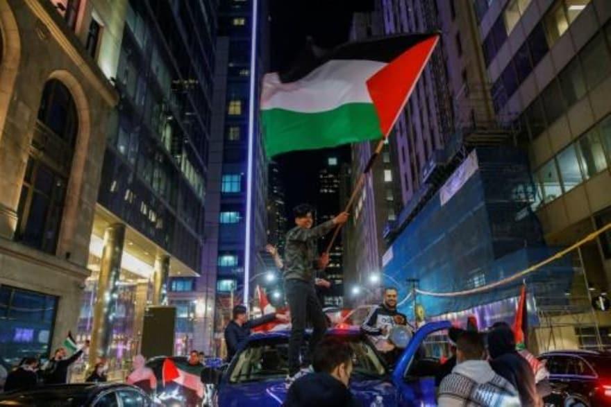 تظاهرة تضامناً مع الفلسطينيين في مدينة تورونتو الك