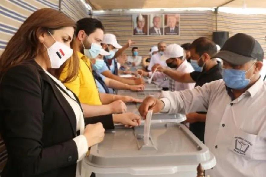  سوريون يدلون بأصواتهم لانتخاب رئيس جديد في سفارة 