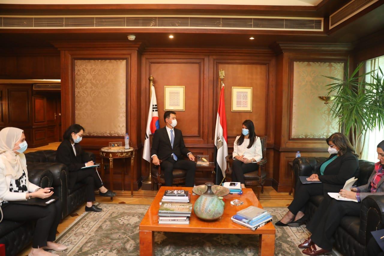 لقاء وزيرة التعاون الدولي مع هونج جين ووك سفير كور