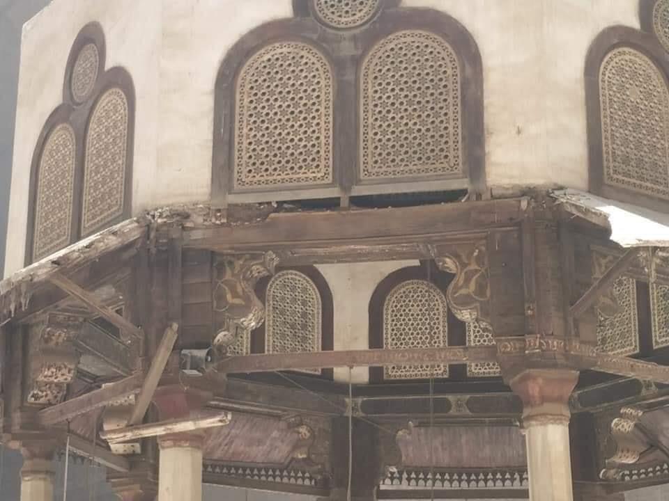 سقوط جزء من رفرف قبة الفوارة بجامع السلطان حسن 