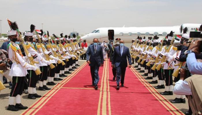 الرئيس الإريتري يصل السودان