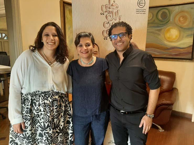 مريم نعوم تتوسط منى الشيمي ومجدي أمين