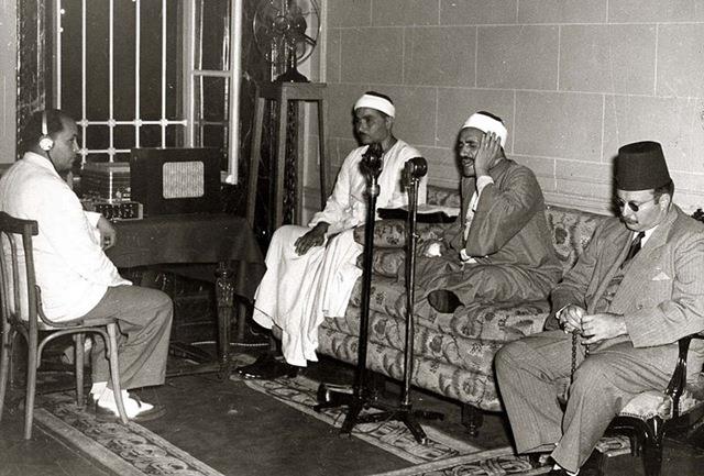 الشيخ الفشني يقرأ القرآن أمام الملك فاروق في إحدى 