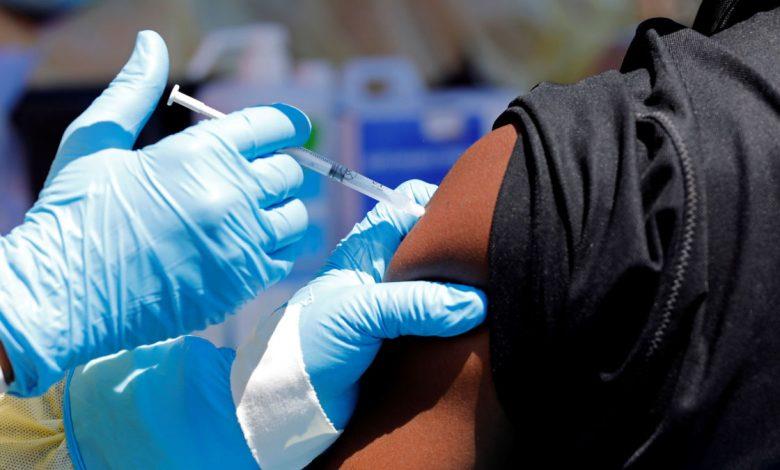 قوافل طبية لتطعيم كبار السن