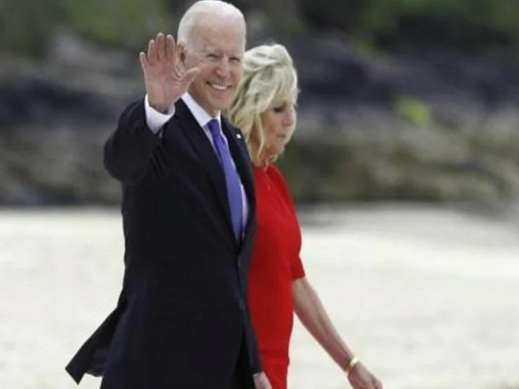 الرئيس الأميركي جو بايدن مع زوجته جيل لدى مشاركته 