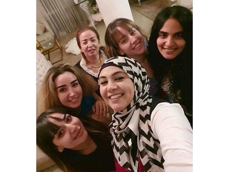 عائلة هنا الزاهد