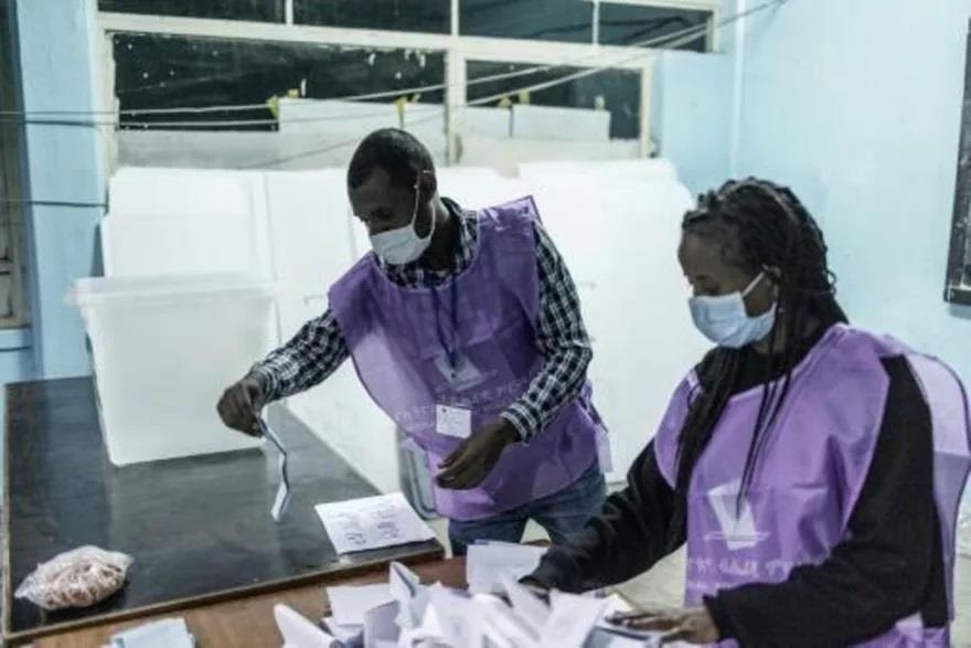 بدء فرز الأصوات في مركز اقتراع في أديس أبابا