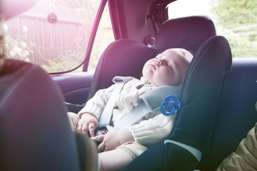 احذر من-ترك الأطفال وحدهم داخل سيارة في حر الصيف