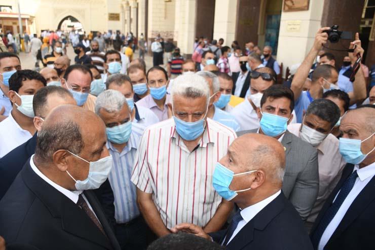 وزير النقل يتابع انضباط العمل بمحطة مصر