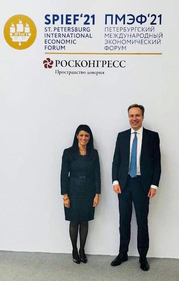 وزيرة التعاون الدولي تلتقي رئيس المنتدى الاقتصادي العالمي