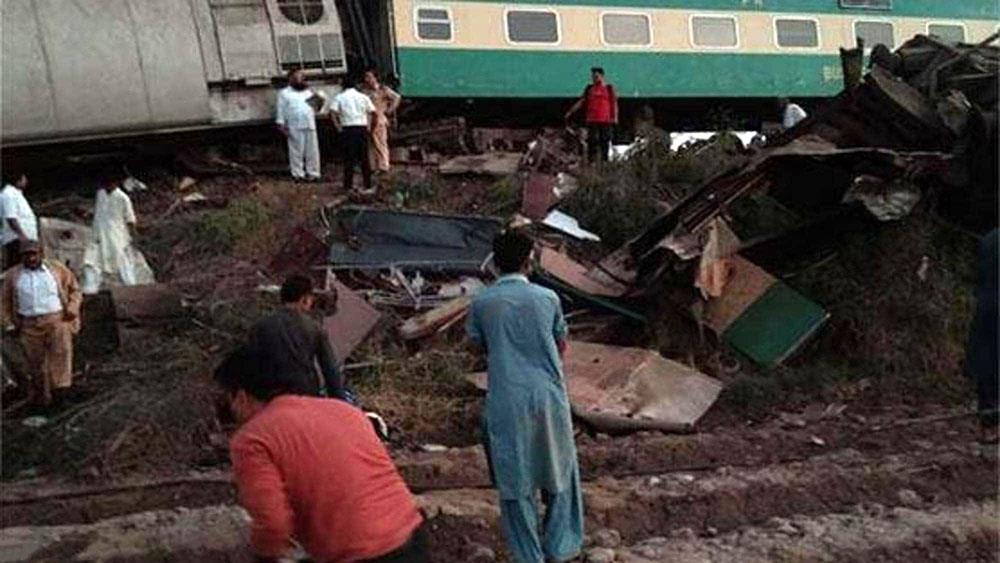 حادث تصادم قطارين بباكستان