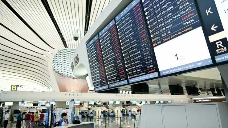 جدول الرحلات الملغاة باللون الأحمر في مطار داشينغ 