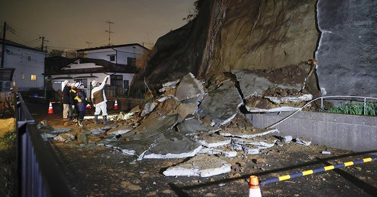 انزلاقات أرضية وانهيار طيني في اليابان 