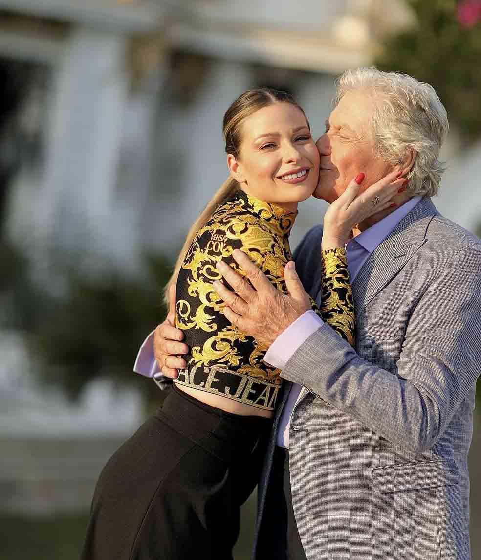 حسين فهمي و باميلا الكيك