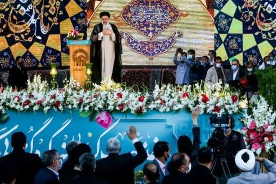 الرئيس الإيراني المنتخب إبراهيم رئيسي يلقي خطابا