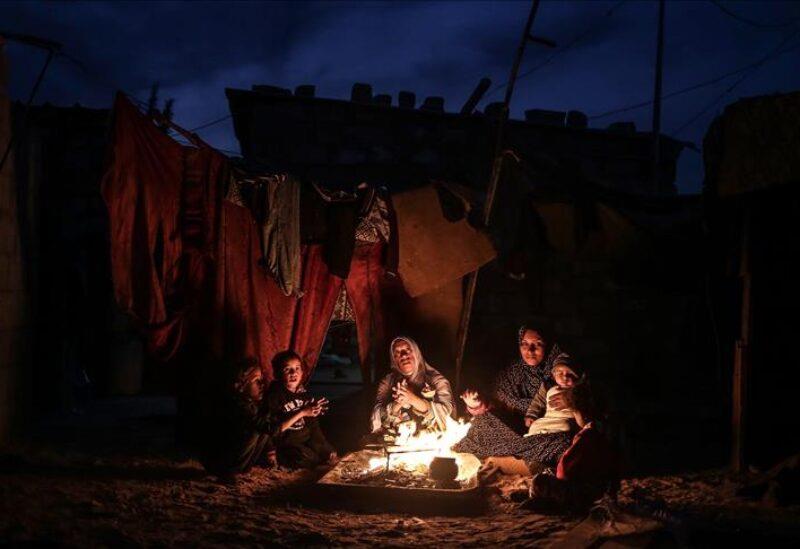 سكان غزة يعانون من نقص الكهرباء