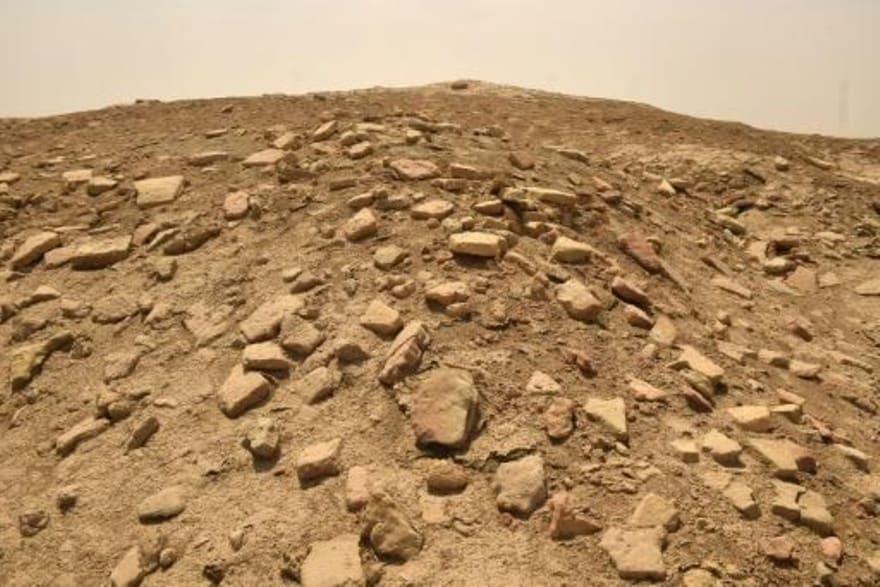 أحجار أُثرية في الهواء الطلق في موقع تل العبيد 