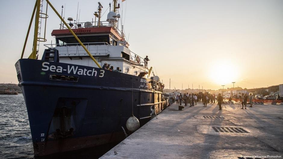 إيطاليا تفرج عن سفينة لإنقاذ المهاجرين بعد احتجازه