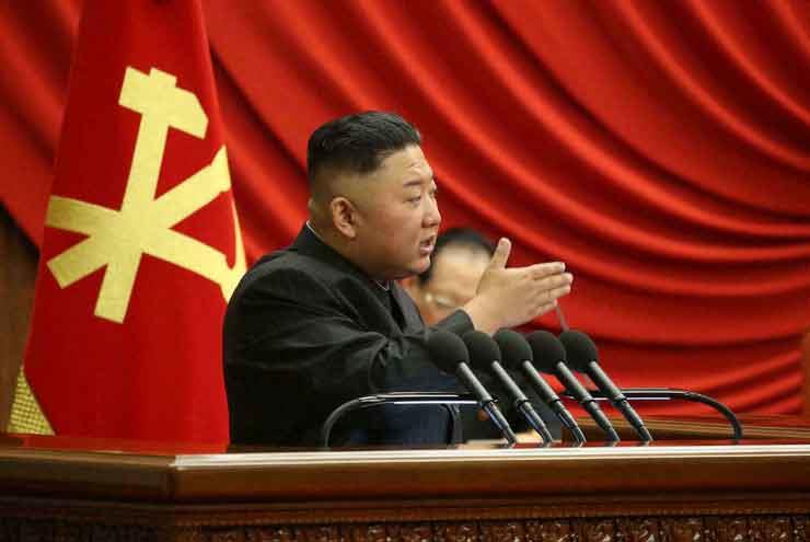 الزعيم الكوري الشمالي كيم جونغ