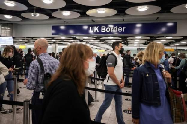 إنجلترا ترفع الحظر عن المحصنين والقادمين من أوروبا