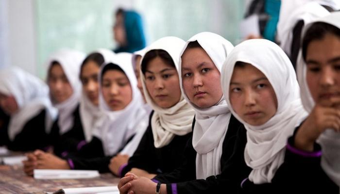 الأفغان يعارضون إرسال فتياتهم إلى المدارس 
