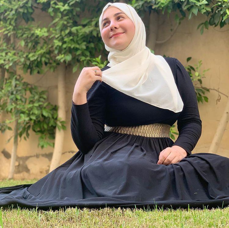 ياسمينا العلواني بالحجاب