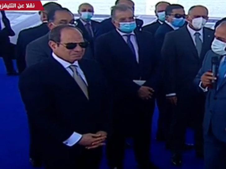الرئيس السيسي أثناء تفقده ميناء الإسكندرية