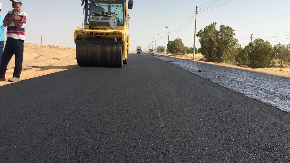 حل مشكلة المطبات الهوائية بمدخل قرية ناصر بالخارجة