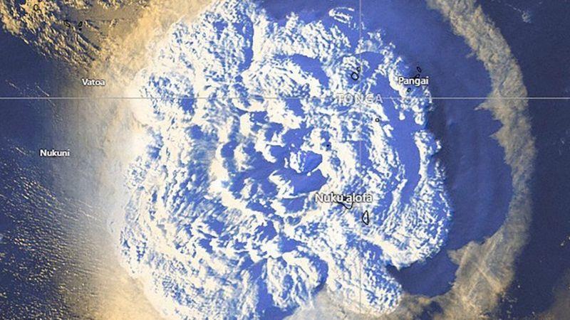 صور الأقمار الصناعية تظهر حجم انتشار البركان تحت س
