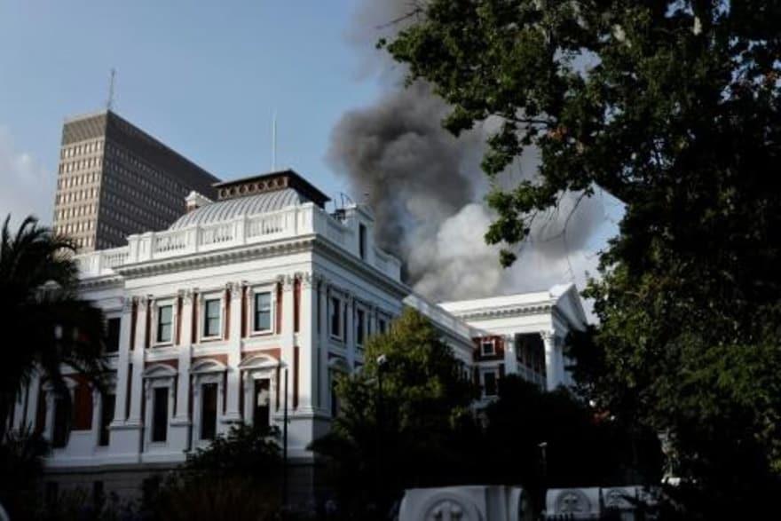 حريق في مقر برلمان جنوب إفريقيا