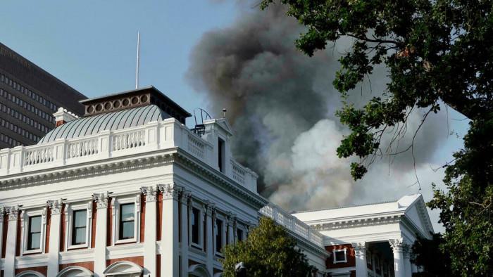 حريق بالبرلمان الجنوب أفريقي