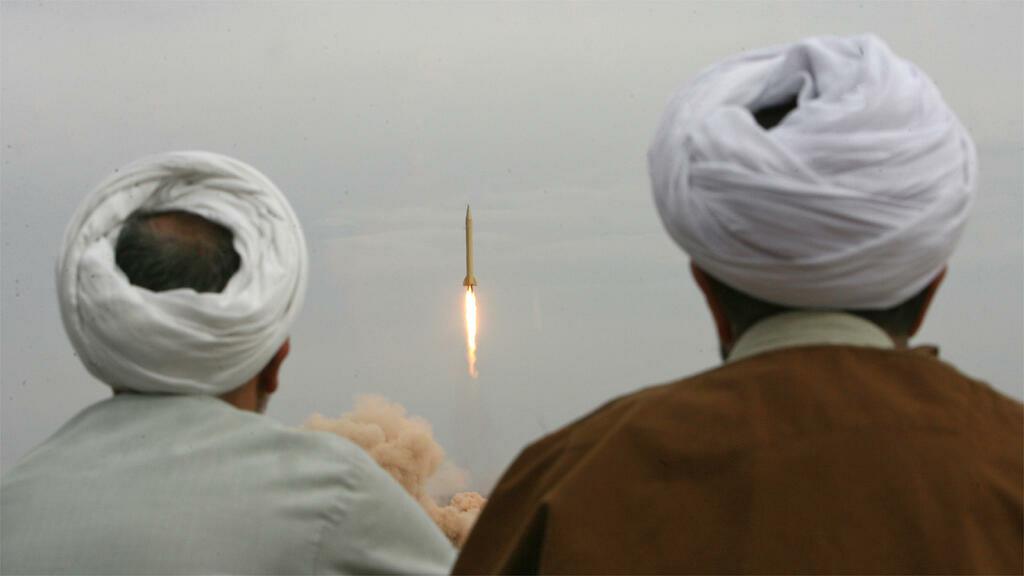 تجربة إطلاق صاروخ بالستي إيراني